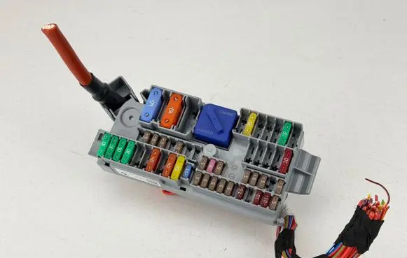 BMW i4 Fuse module 6807487 03009350
