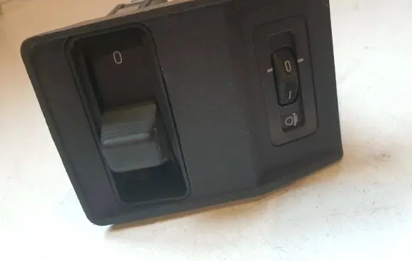 BMW 5 E34 Fog light switch 8110498