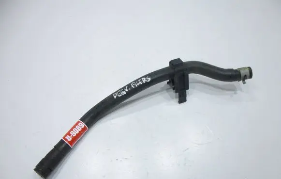 Volkswagen PASSAT B8 Fuel injector supply line/pipe 