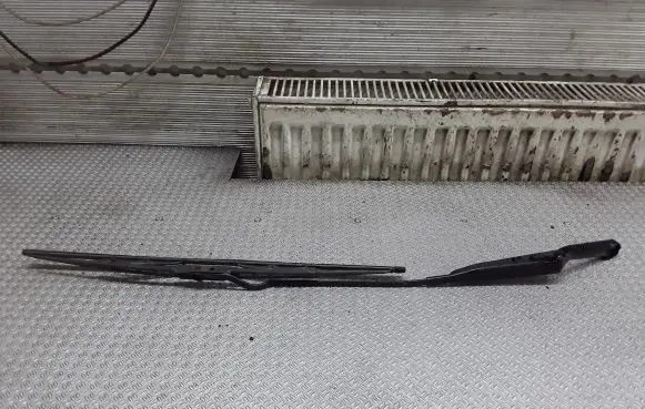 Windshield/front glass wiper blade