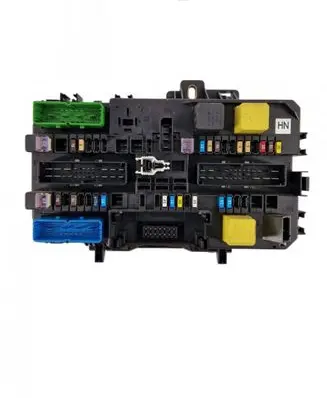 Opel Zafira B Fuse module 13220829