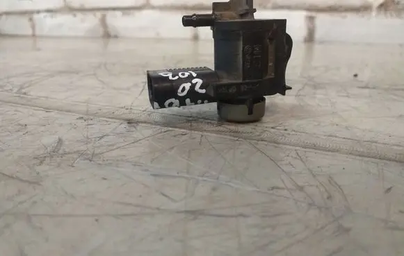Audi A4 S4 B7 8E 8H Turbo solenoid valve 1J0906283C