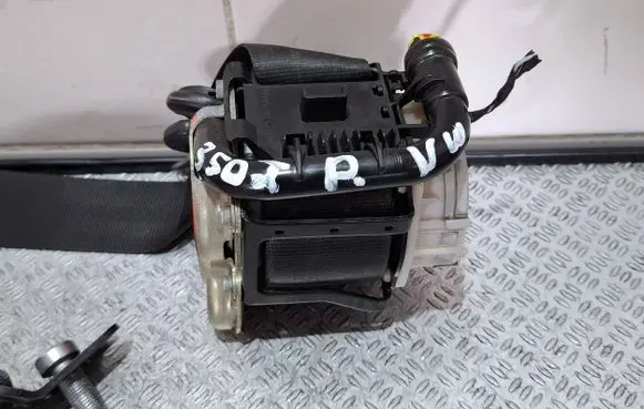 Seat Leon (5F) Front seatbelt 3066322