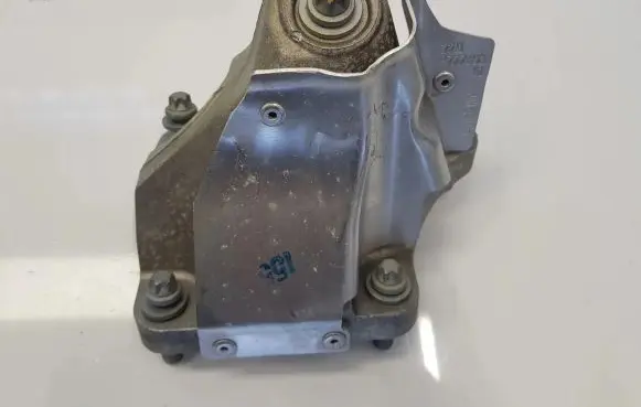 BMW 7 F01 F02 F03 F04 Engine mount bracket