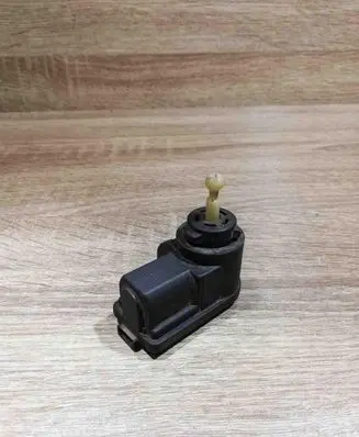 Volkswagen Polo Headlight level adjustment motor 1J0941295B