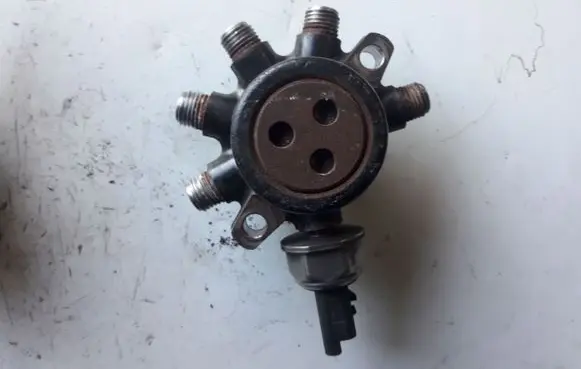 Ford Galaxy Fuel distributor 4M5Q9D280DA