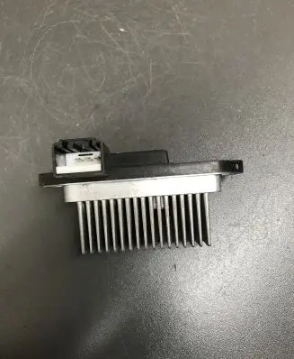 Mazda 3 I Heater blower motor/fan resistor PM010020B