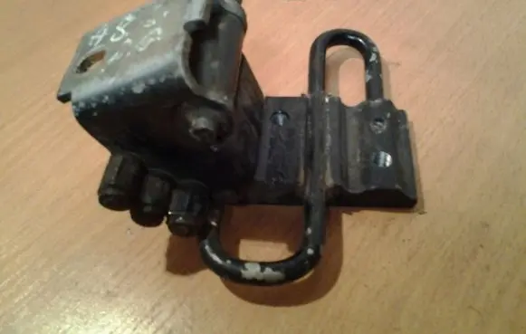 Audi A8 S8 D3 4E Rear door lower hinge 4E0833412C