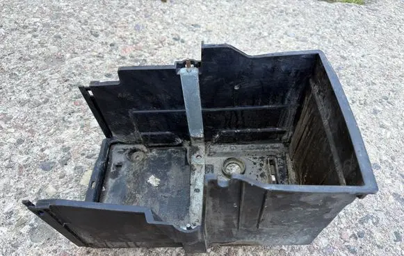 Ford Focus Battery box tray 4M5110723BC C8C9A