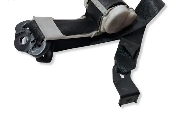 Opel Vectra C Front seatbelt 13146617F