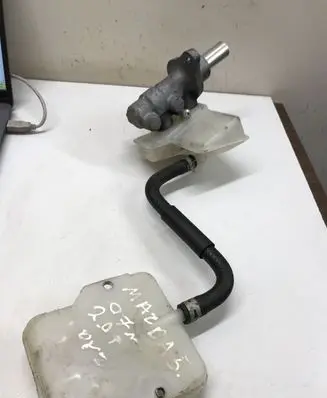 Mazda 5 Master brake cylinder