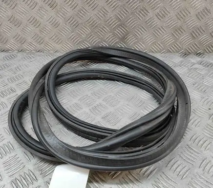 BMW 2 F44 Trunk rubber seal (body) 7292144