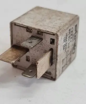 Volkswagen PASSAT B5 Other relay 8D0951253 8572187151 860130431