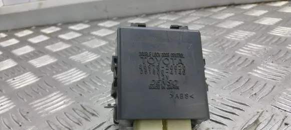 Toyota Avensis T270 Door control unit/module 8597020020