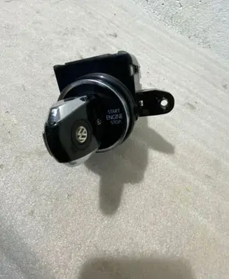 Volkswagen Touareg II Ignition lock 7P6905843D 33305101