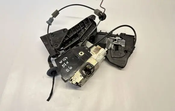 Mercedes-Benz ML W164 Rear door lock A1647302635