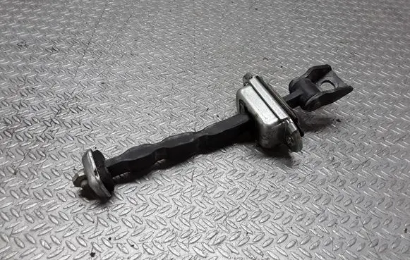 Skoda Octavia Mk2 (1Z) Front door check strap stopper