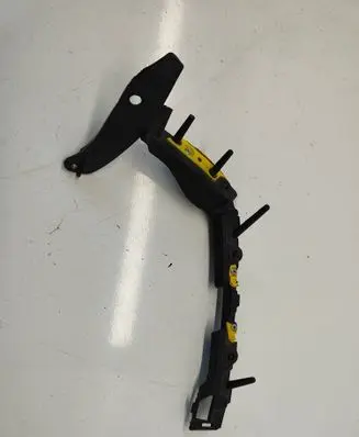 Chevrolet Camaro Front bumper mounting bracket 92243313