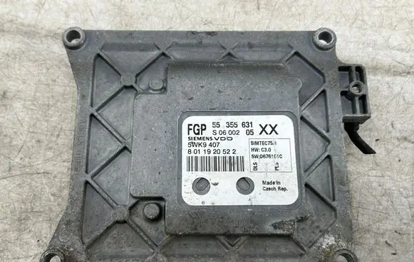 Opel Zafira B Engine control unit/module 55355631 5WK9407