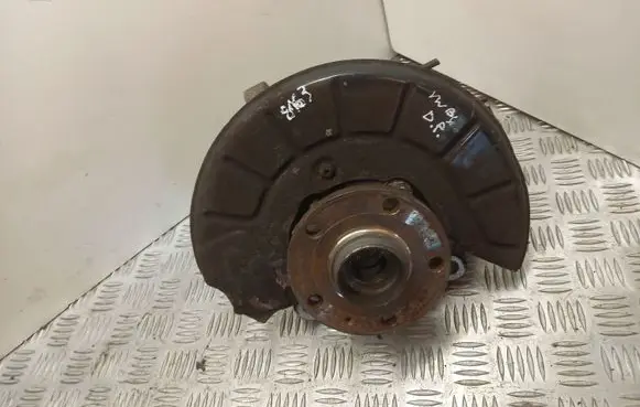 Volkswagen PASSAT B6 Front wheel hub