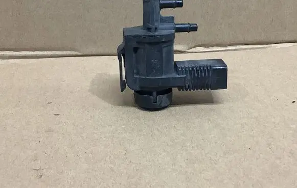 Volkswagen Bora Vacuum valve 1J0906283B