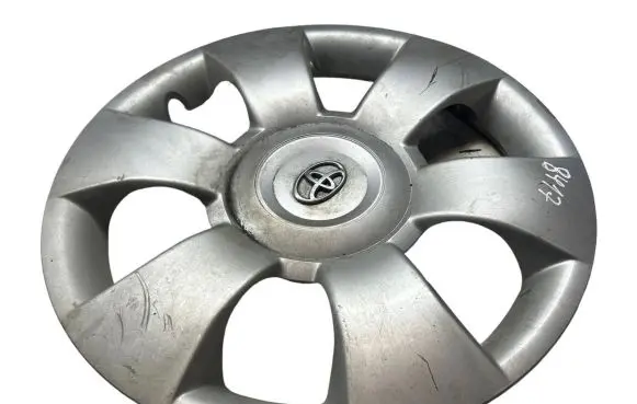 Toyota Yaris R15 wheel hub/cap/trim 