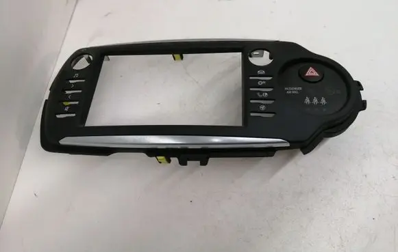 Toyota Yaris Radio/GPS head unit trim 864510D060 MOU022177 GEO044505