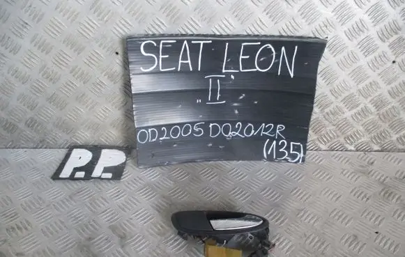 Seat Leon (1P) Rear door interior handle 5P837114