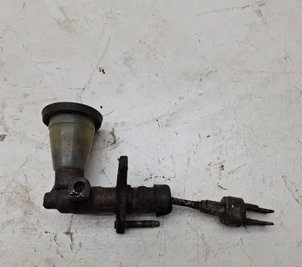 Toyota Land Cruiser (BJ70) Clutch master cylinder 