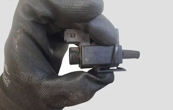 BMW 1 E81 E87 Turbo solenoid valve 70231800