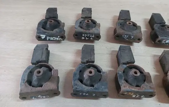 Toyota Celica T230 Engine mount vacuum valve 