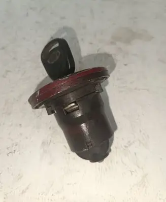 Ford Escort Coupe door lock (next to the handle) 663336
