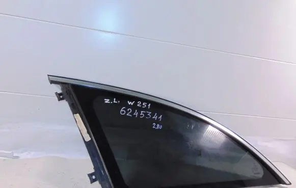 Mercedes-Benz R W251 Rear side window A2516700750