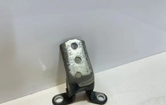 Toyota Avensis T250 Front door lower hinge 