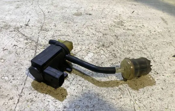 Volkswagen Touareg I Turbo solenoid valve 1K0906627E 218400 10T179
