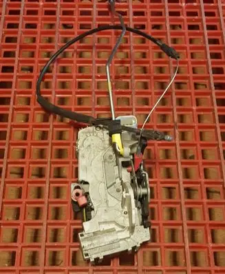 Chrysler Voyager Front door lock p04589280ae