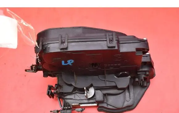 BMW 1 E82 E88 Front door lock 7059967