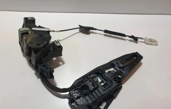 Ford Fusion II Front door lock DS73F22484A 465840000