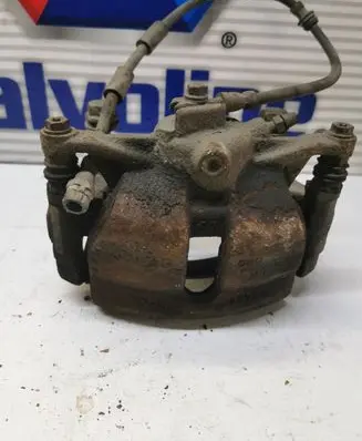 Volkswagen PASSAT B8 Front brake caliper 6798D