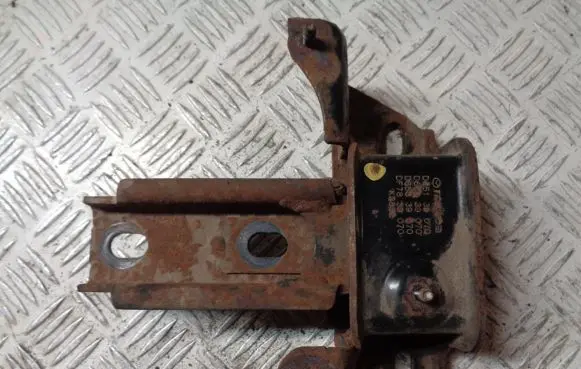 Mazda 2 Gearbox mount D65139070