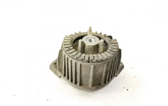 Mercedes-Benz C W204 Engine mount bracket 2042400417 2042404817