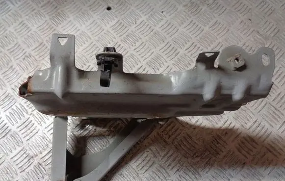 Peugeot 108 Battery tray 20515A292