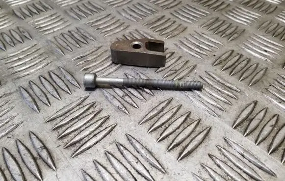 Mercedes-Benz ML W164 Fuel Injector clamp holder