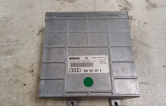 Audi A4 S4 B5 8D Engine control unit/module 8D0907557B 0261203554