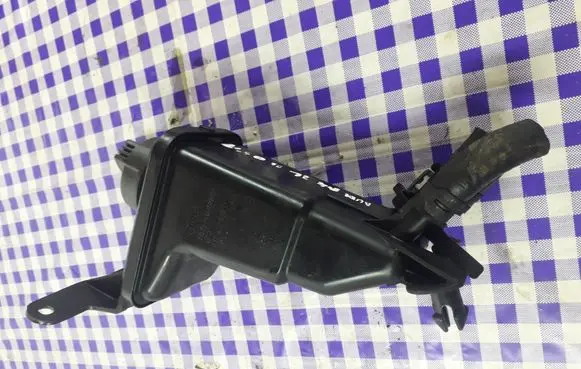 Audi A4 S4 B7 8E 8H Power steering fluid tank/reservoir 8E0422373B