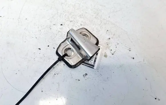 Audi A4 S4 B5 8D Front door lock loop/hook striker 