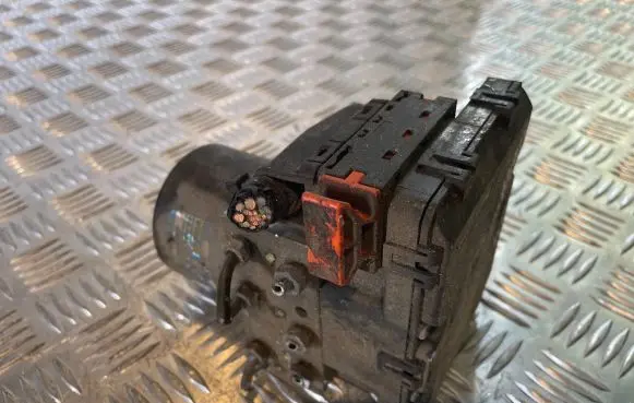 Hyundai Santa Fe ABS Pump 9566026300 116AAN2J173 3AK415E93