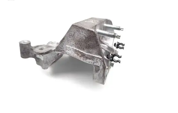 Suzuki Swift III Engine mounting bracket