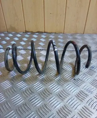 Volkswagen Polo IV 9N3 Front coil spring