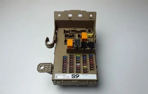 Subaru Forester SK Fuse module 82201SJ901